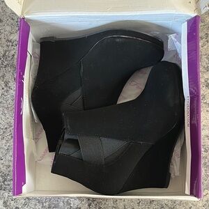 Black Ankle Boots with Wedge Heel and Cutout Design